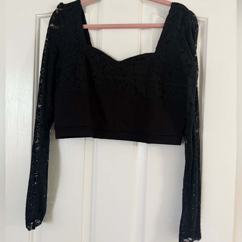 Venus Black Cropped Top with Sheer Lace Sleeves Size Large NWOT
